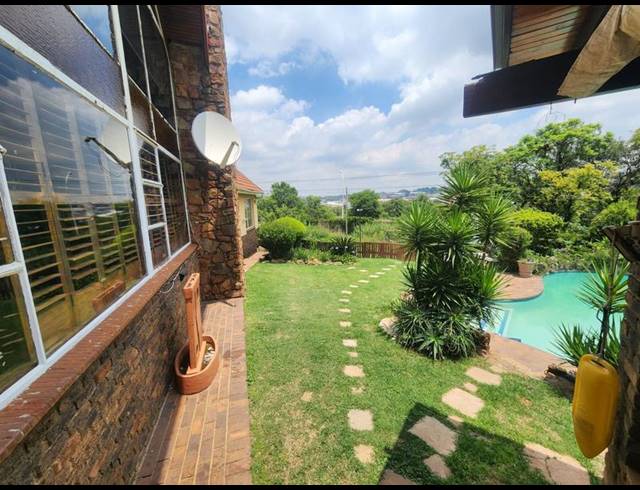 3 BEDROOM HOUSE FOR SALE IN ALBEMARLE EXT 2